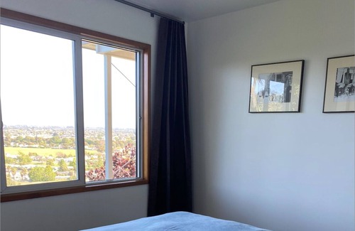 Hospital Hill Apartamento | Cozy one bedroom fully equiped apartment with a gorgeous view; walkable to CBD.