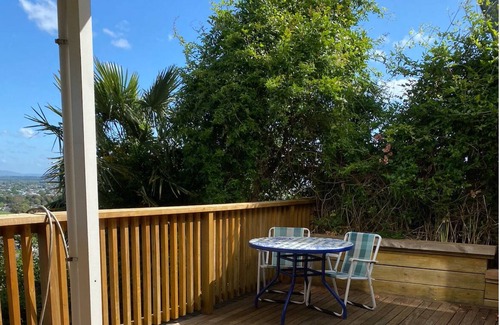 Hospital Hill Apartamento | Cozy one bedroom fully equiped apartment with a gorgeous view; walkable to CBD.