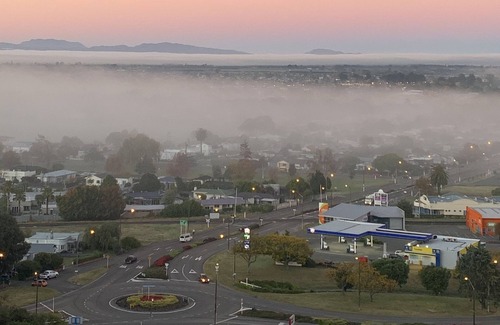 Hospital Hill Apartamento | Cozy one bedroom fully equiped apartment with a gorgeous view; walkable to CBD.