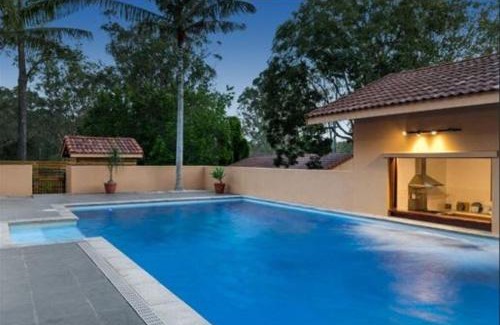 Anstead Apartamento | Cozy One Room with Massive Pool