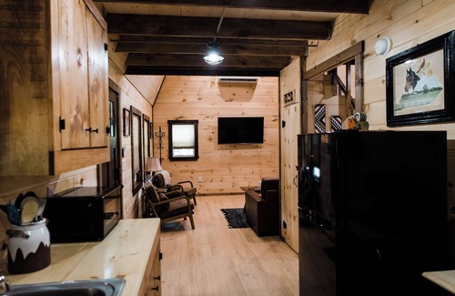 Salt Lick Cabina | Cozy & peaceful 2-bedroom cabin in charming Salt Lick.