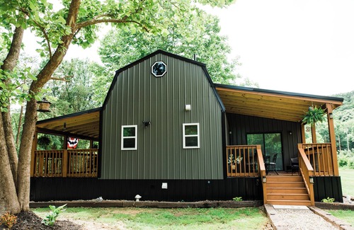 Salt Lick Cabina | Cozy & peaceful 2-bedroom cabin in charming Salt Lick.