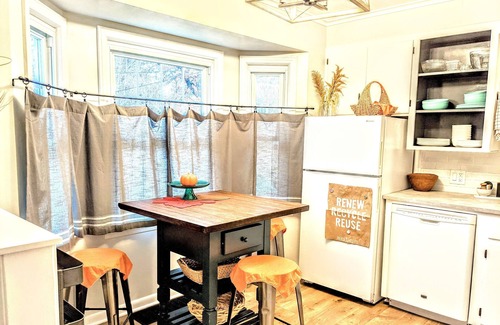 Toledo Casa | Cozy place for friends and family! A home away from home!