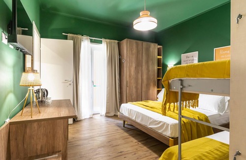 Tuscolano Apartamento | Cozy Quadruple Room in an Elegant Apartment near Colli Albani