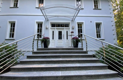 Wilhelmshorst Villa | Cozy, quiet guest room with bathroom in a dream villa on the edge of the forest