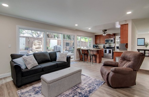 Tustin Casa | Cozy & Quiet Home w/ backyard oasis perfect for California Dreaming near Irvine