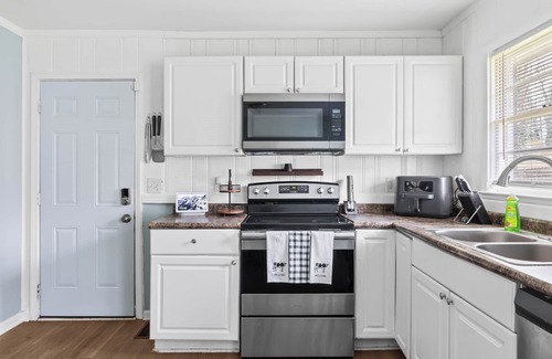 Raleigh Casa | Cozy Ranch 15 Min to Raleigh Downtown and 15 to Fuquay-Varina Downtown