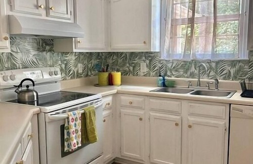 Cary Casa | Cozy Ranch House w/ Sunroom, Enjoy Autumn in NC