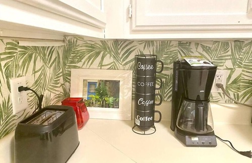 Cary Casa | Cozy Ranch House w/ Sunroom, Enjoy Autumn in NC