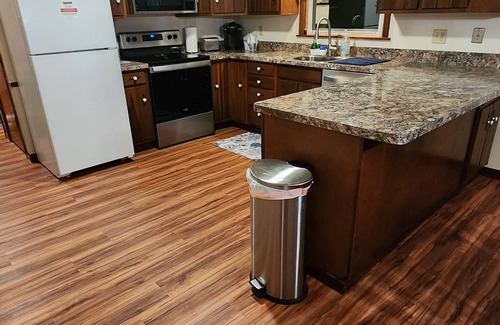 Sharon Casa | Cozy Ranch with Scenic Golf Course view