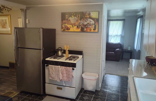 Cedar Rapids Casa | Cozy Retreat 1-bedroom house in lovely Cedar Rapids with WiFi, AC