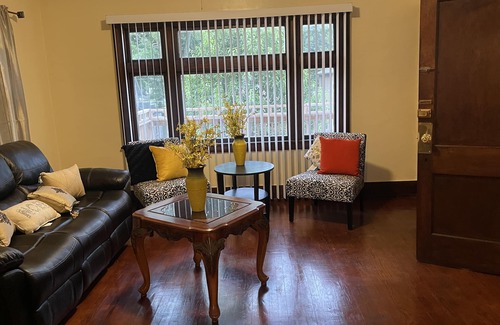 Grand Rapids Apartamento | Cozy retreat ! Spacious family friendly 10 minutes away from downtown