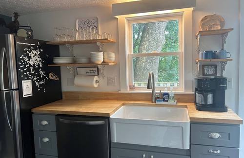 West Lafayette Cabaña | Cozy River Cottage on the water, near PURDUE