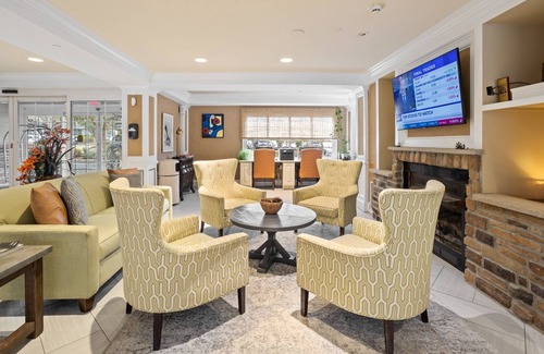 West Orange Casa | Cozy Room Near Turtle Back Zoo, Perfect Family Stay - Enjoy Outdoor Sun Terrace