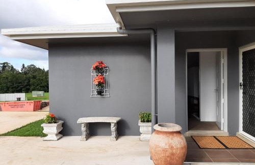 Atherton Casa | Cozy Room with Separate Entrance and Ensuit Bathroom