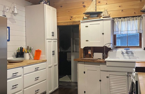 Cabot Cabaña | Rustic Cottage on the Lake