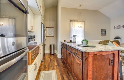 Thomas Square Apartamento | Cozy Savannah Vacation Rental w/ Fenced Courtyard!