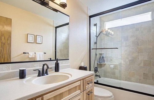 Fort Collins Casa | Cozy, spacious and centrally located family home, across from Golf Course