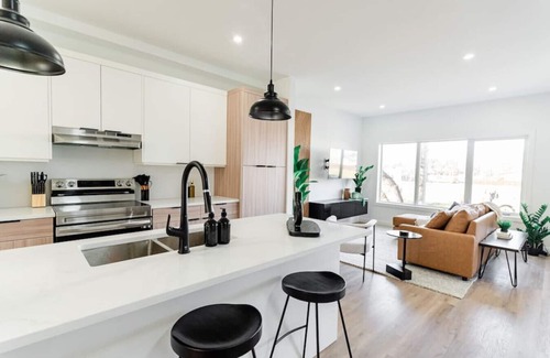 Winnipeg Casa | *Cozy & Spacious | Free Parking | 15 min Downtown*