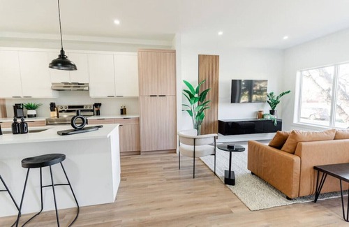 Winnipeg Casa | *Cozy & Spacious | Free Parking | 15 min Downtown*