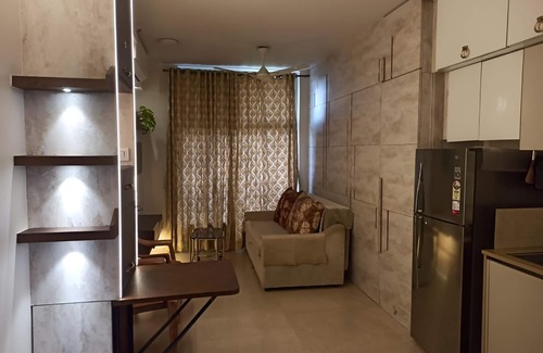 Bouvet Island Apartamento | Cozy Studio apartment in charming Thane with AC - Pickmyghar