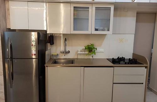 Bouvet Island Apartamento | Cozy Studio apartment in charming Thane with AC - Pickmyghar