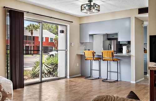 Winston Park Condominio | Cozy studio condo with pool