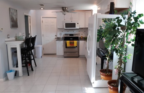 The Hill Casa | Acogedora casa de estudio en "The Hill", ¡cerca de todo! El zoológico, parque !!