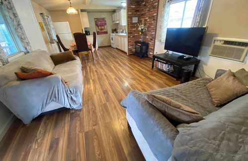 Squaw Valley Apartamento | Cozy studio in marvelous Yokuts Valley with WiFi, AC, Huge private porch