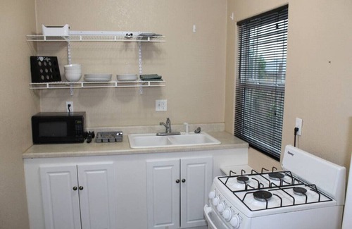 Azusa Condominio | Cozy Studio. Near Everything!