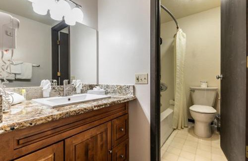 Lake Tahoe Casa | Cozy Studio w/Kitchenette Easily Accessible #113 at Donner Lake Village