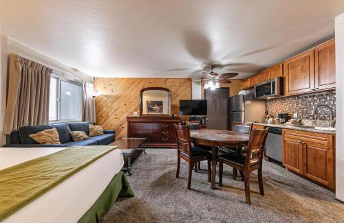Lake Tahoe Casa | Cozy Studio w/Kitchenette Easily Accessible #113 at Donner Lake Village