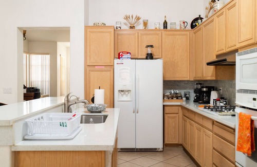 Spring Valley Casa | Cozy, Stylish High ceiling 3bd rm single story house 1790 sf for Business/Family