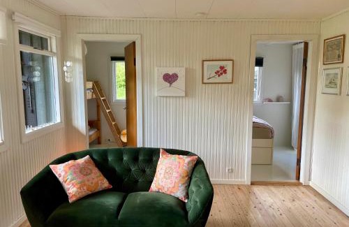 Vejby Casa | Cozy summer cottage with orangery close to Heatherhill and Beach