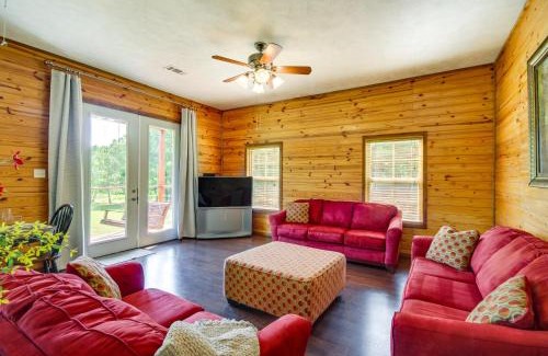 Summit Casa | Cozy Summit Cabin with Hiking Trails and Fishing Pond!