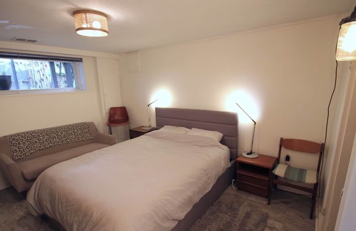 Grandview-Woodland Casa | Cozy Sunrise Suite in hip East Van neighbourhood