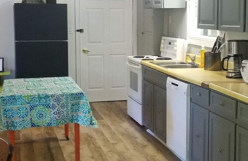 Novar Cabaña | Cozy Sunset Cabin located lakeside in family friendly campground