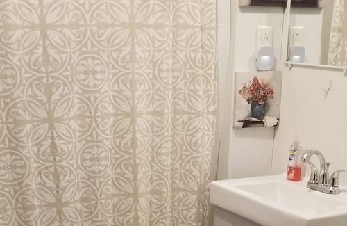 Novar Cabaña | Cozy Sunset Cabin located lakeside in family friendly campground