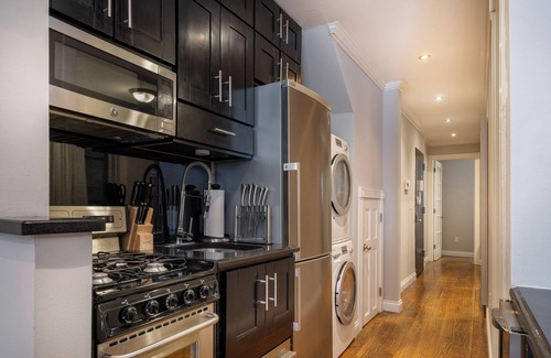 Bowery Hotel | Cozy Three Bedroom on Little Italys Mulberry Street!