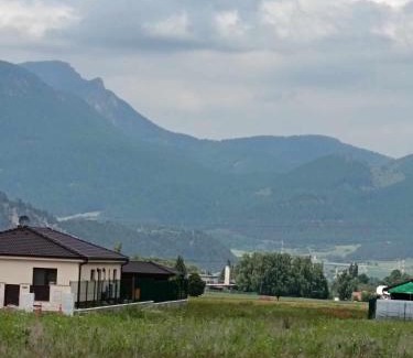 Liptovska Stiavnica Hotel | Cozy Tiny Cabin Meadow