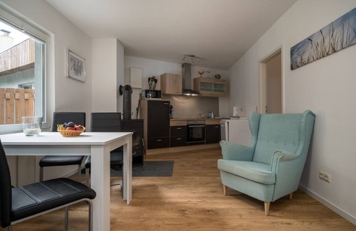 Muritz Casa | Moderna casa de vacaciones en una zona tranquila en el lago, con chimenea, se admiten mascotas