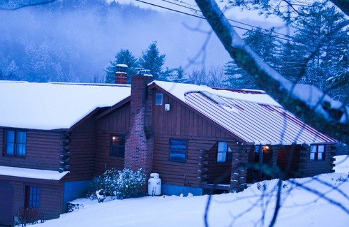 East Randolph Cabina | Cozy Vermont Log Cabin . Wilderness,Pet Friendly!