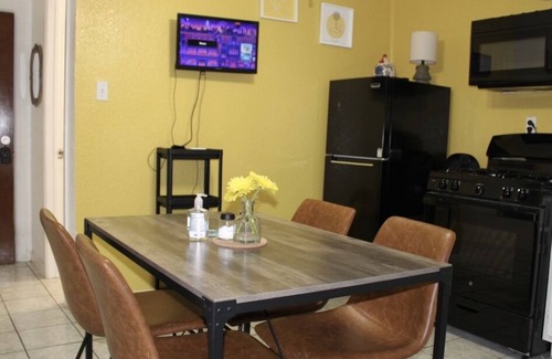 Southtown Villa | Cozy Villa 10 minutes walk to riverwalk, Hemispher park and convenstion center.