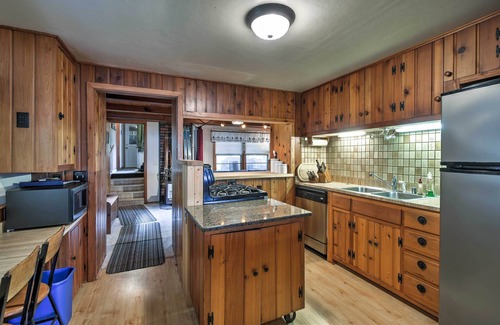 Wautoma Cabaña | Acogedora casa de Wautoma con barcos y muelle en el lago Bughs.