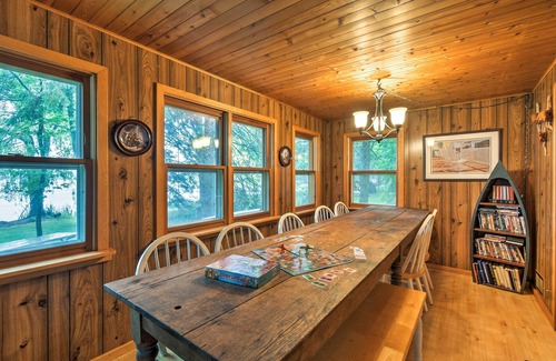 Wautoma Cabaña | Acogedora casa de Wautoma con barcos y muelle en el lago Bughs.