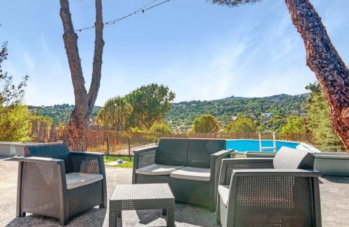 Torrelodones Villa | Cozy wood cabin, Casino, Pool, 25 min to Madrid Center