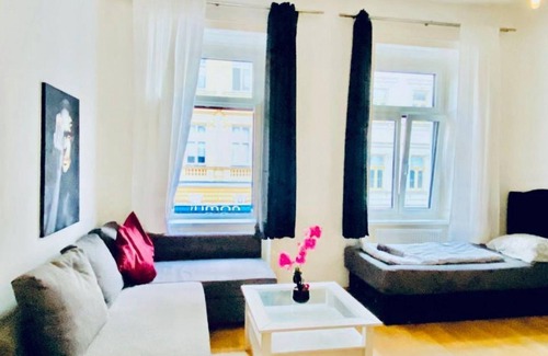 Ottakring Apartamento | Cozy2BR Apt for 6P, 10-Min Transport to Stadthalle