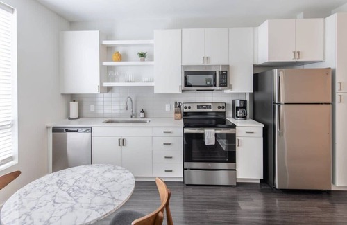 Central Business District Apartamento | CozySuites Artistry Cincinnati