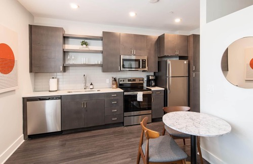 Central Business District Apartamento | CozySuites Artistry Cincinnati