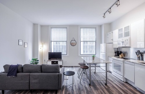 Downtown Cincinnati Apartamento | CozySuites - Sky Central